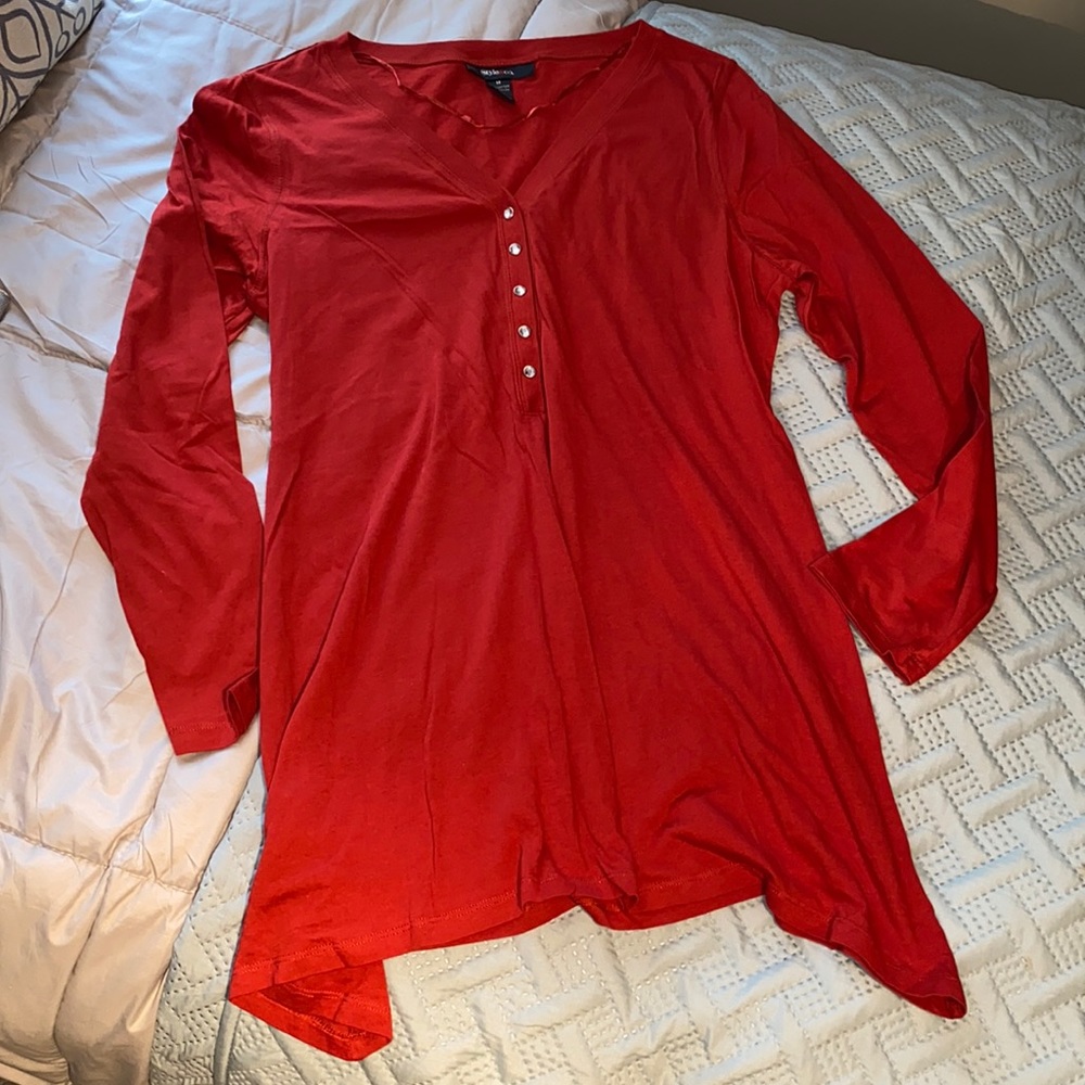 Style & co long sleeve loose fit top hi lo red ladies medium rhinestone buttons